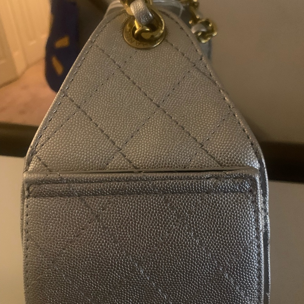 Elegant Silver Quilted Women's Bag - Picture 4 of 4